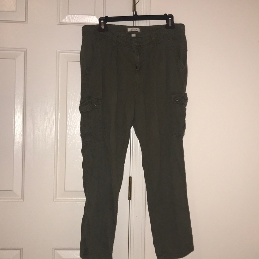 Cropped cargo pants